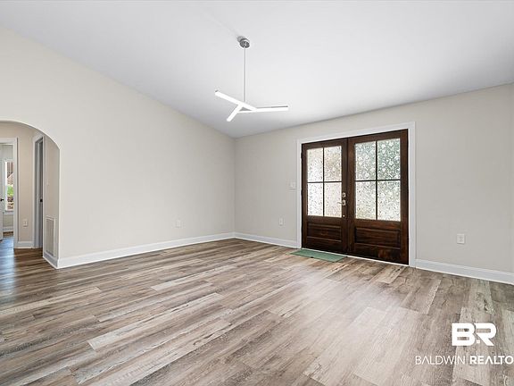 2nd image of 113 Pineridge Rd