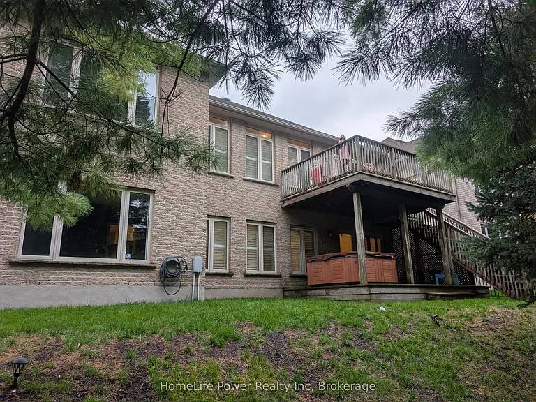 228 The Lions Gate — Photo 32