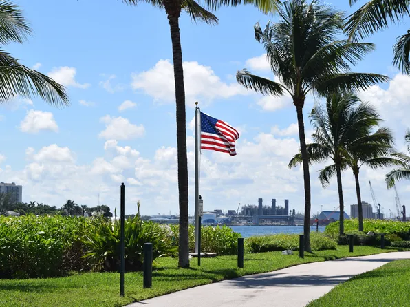 1137 Island Rd, Singer Island, FL 33404
