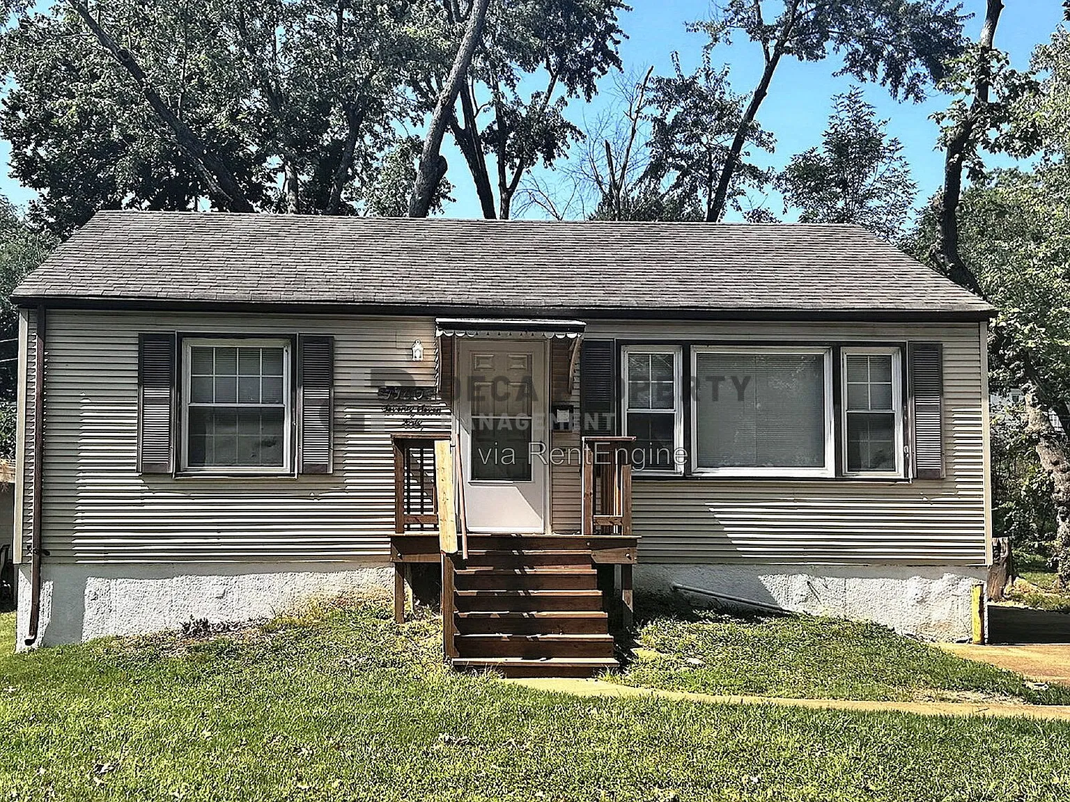 3 bed, 1.5 bath, 1152 sqft, $1,350 — Photo 1