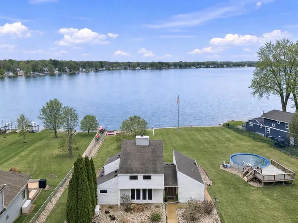 7738 N Indian Lake Dr, Scotts, MI 49088