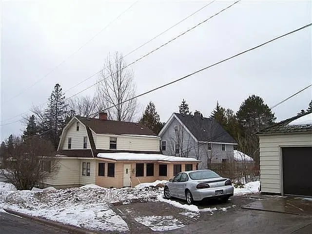 5 bed, 2609 sqft, $2,925 — Photo 2