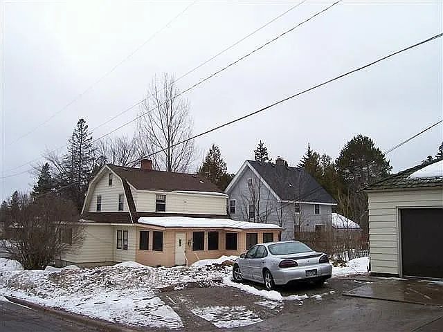 2nd image of 301 W Arrowhead Rd