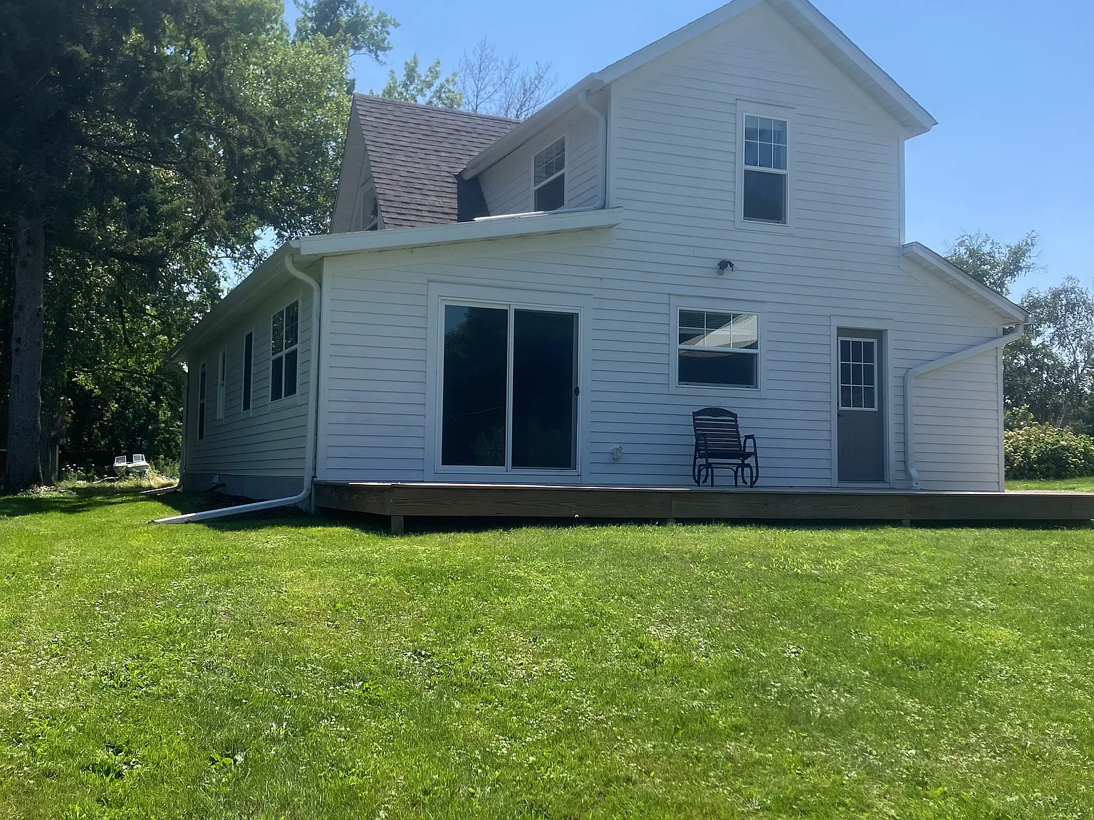 4 bed, 2100 sqft, $2,950 — Photo 3