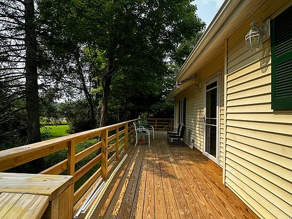 4th image of 561 Pecks Rd