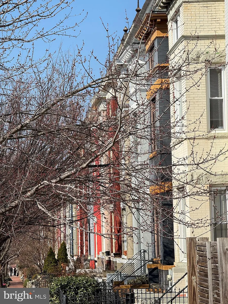 Building Photo - 15 Seaton Pl NW #1