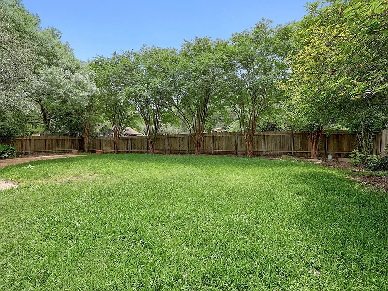 9401 Caracas Dr — Photo 31