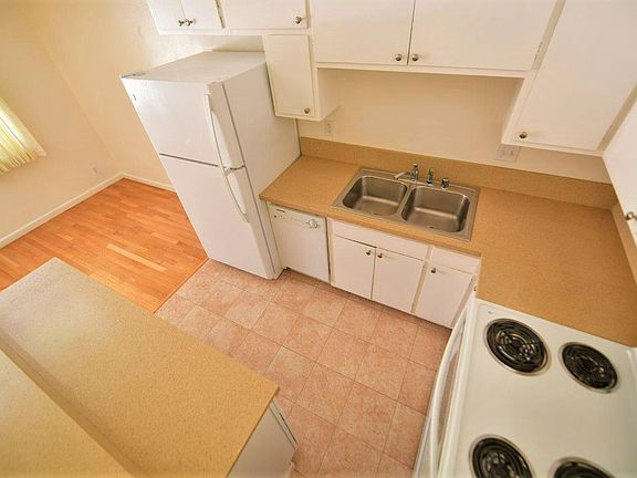 4th image of 434 E 17th St APT 211