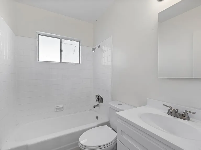 Baldwin Hills Apartments — Photo 13