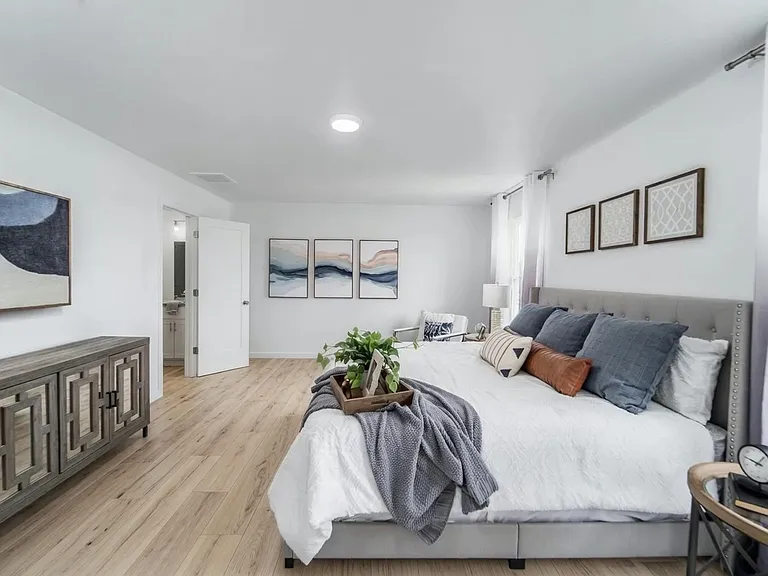 239 Newport Ave — Photo 9