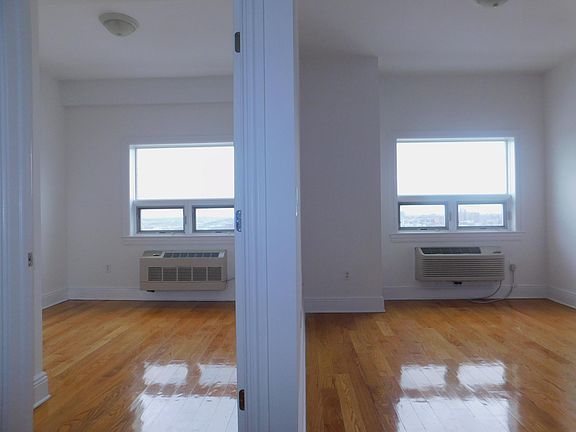 4th image of 809 22nd St APT 1303