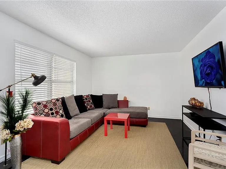 2785 N Stagecoach Dr — Photo 2