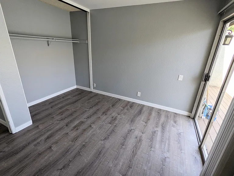 21971 Rimhurst Dr — Photo 12