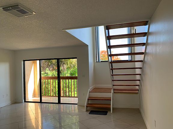 4th image of 281 W Park Dr APT 2