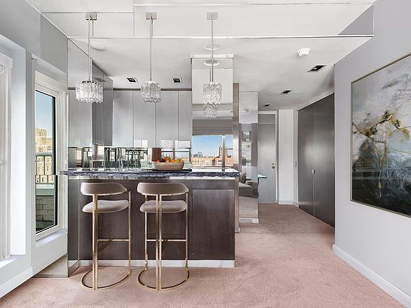 4th image of 101 W 12th St Unit Penthouse B