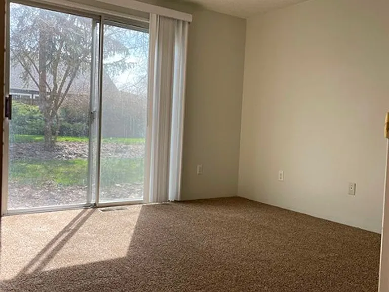 772 W Oregon Ave — Photo 4