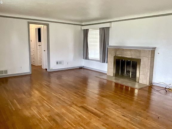 3rd image of 480 Gilbert St