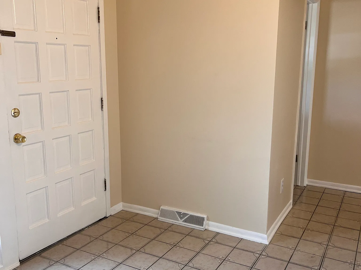 4 bed, 2.5 bath, 2075 sqft, $2,599 — Photo 2