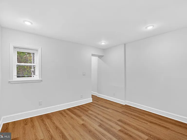 1821 E Oakdale St — Photo 24