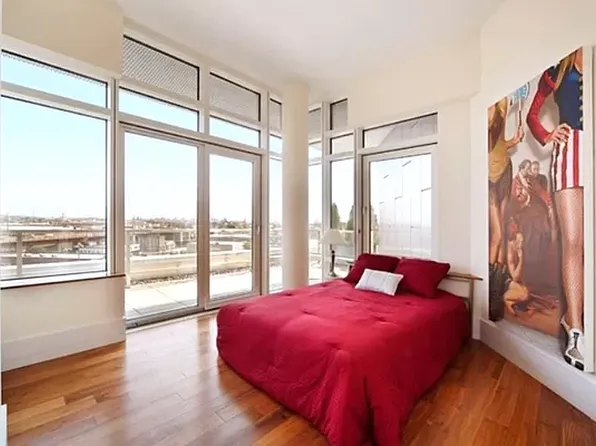 10-17 Jackson Avenue image 6 of 12