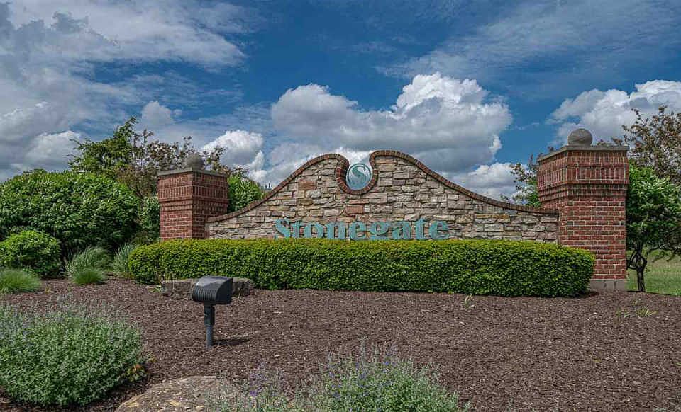 1st image of 923 Stonegate Dr