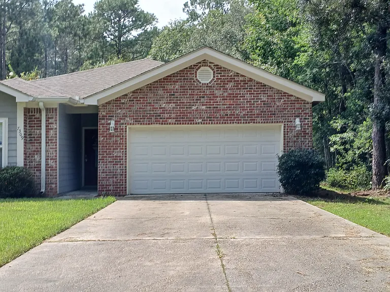 7309 Bayside Dr — Photo 1