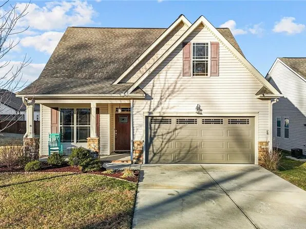 1202 Yellow Wood Dr, Mebane, NC 27302