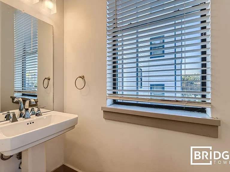 2208 Arabelle St — Photo 8