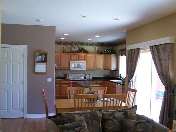 Kitchen w/wood floors