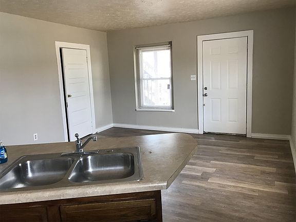 5th image of 2930 E Magnolia Ave APT 5