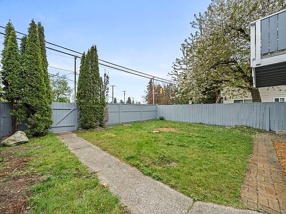3rd image of 765 Clarke Rd