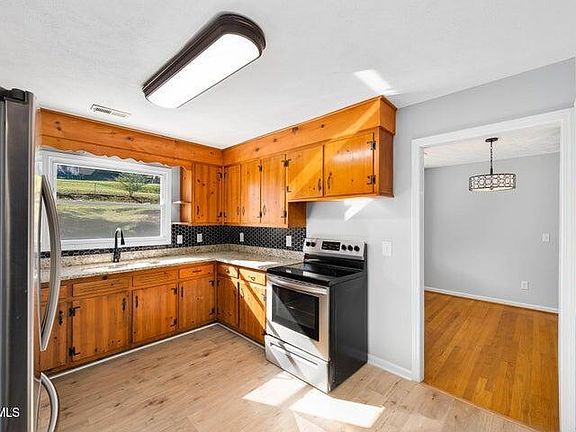 5th image of 205 Franklin Dr