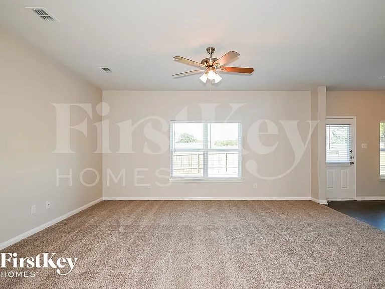 14281 Bridgeview Ln — Photo 2