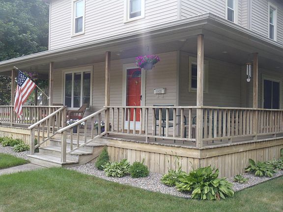 4th image of 102 Reading Ave