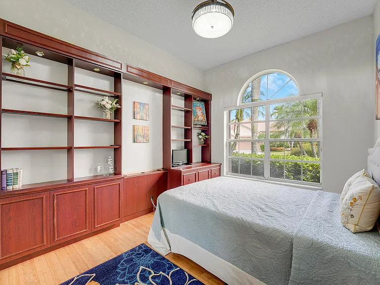 7136 Ashford Ln — Photo 30