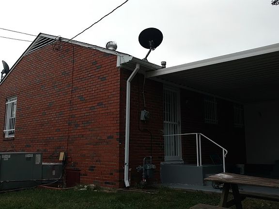 2nd image of 1612 Bryan St