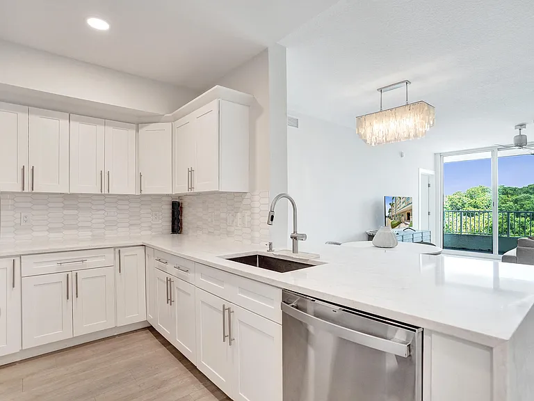 700 E Boynton Beach Blvd #406 — Photo 8