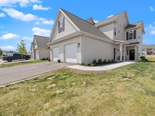 1881 Woodland WAY #420-1, Slinger, WI 53086