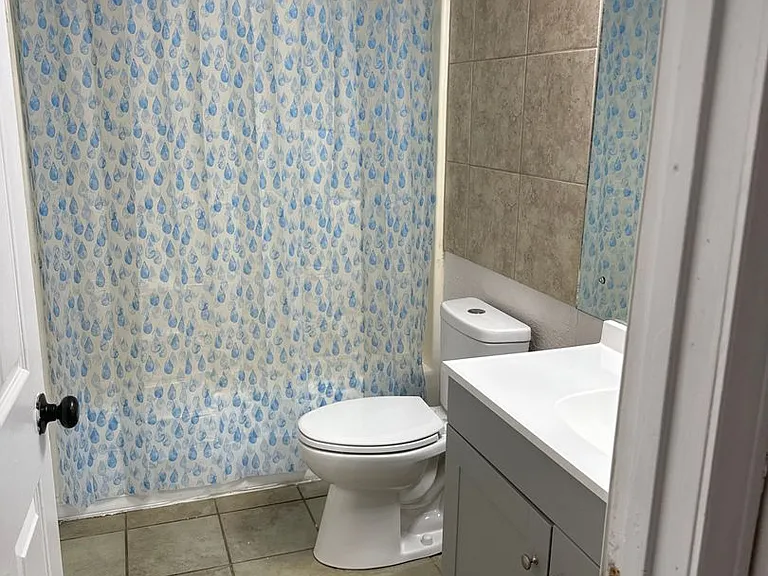 West Towne Apartments — Photo 24