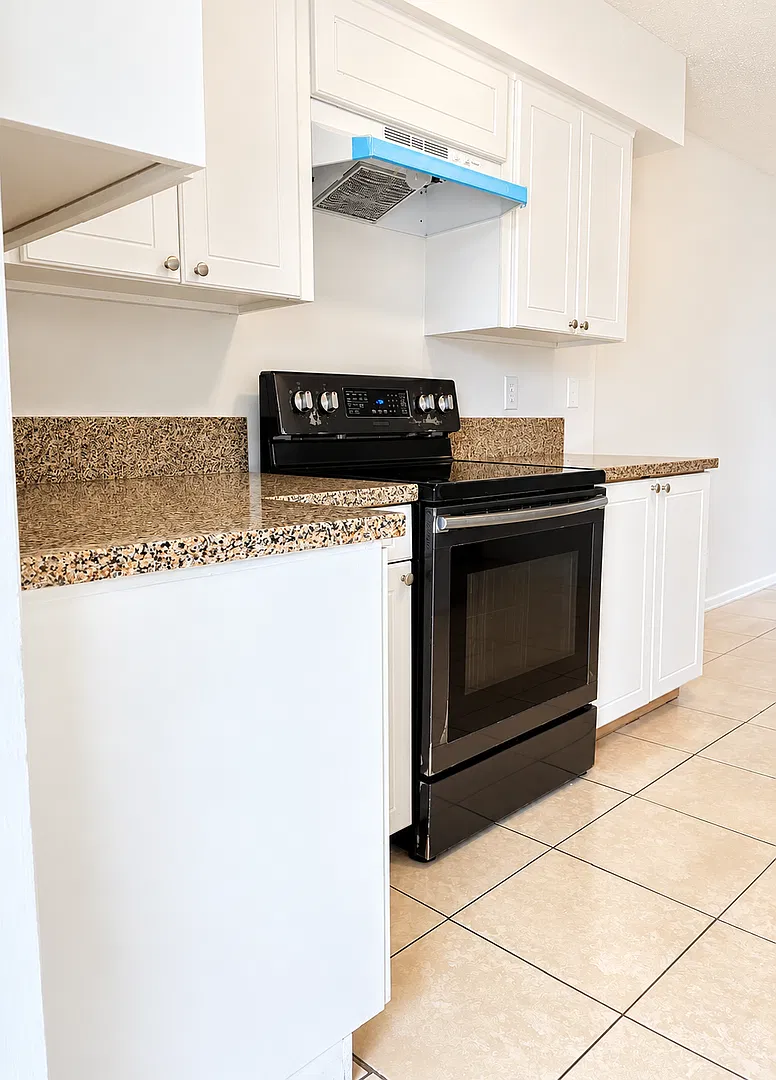 3800 Riverside Dr — Photo 4