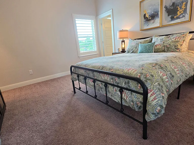 217 Longwood Dr — Photo 43