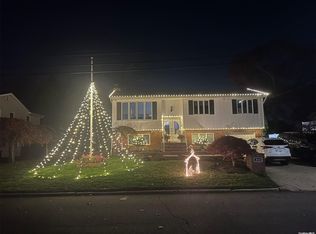 813 Stanley St, West Islip, NY 11795