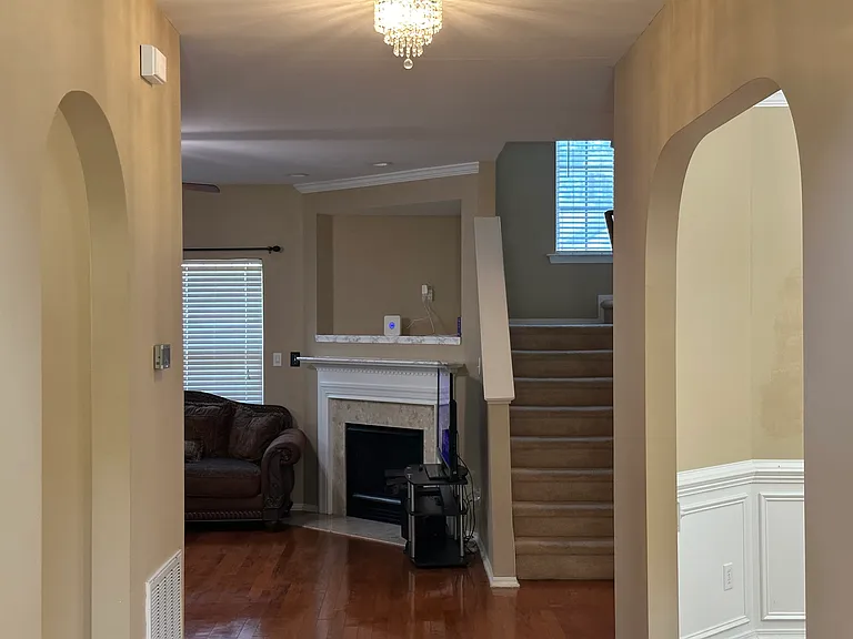 404 Treybrooke Dr — Photo 23