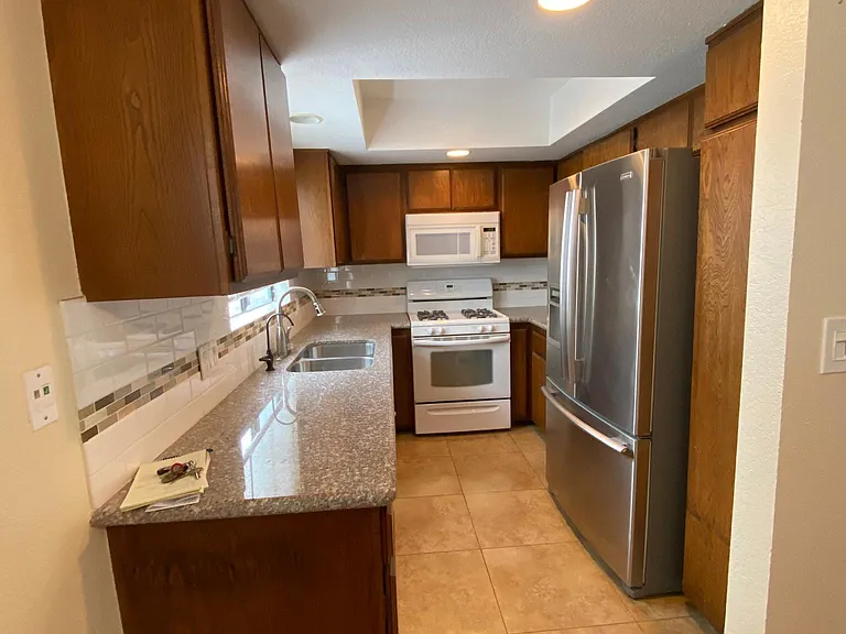 622 N Wilson Ave — Photo 8