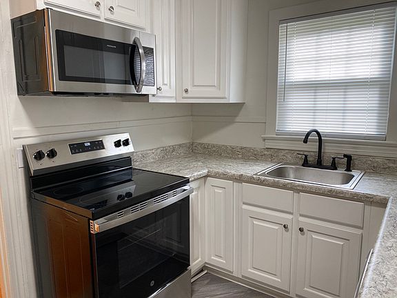 3rd image of 105 Northside Dr