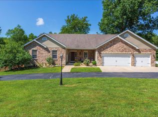 907 Bridle Path Ln, O'Fallon, MO 63366