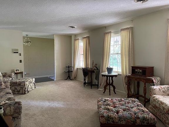 4th image of 514 Maple Ln