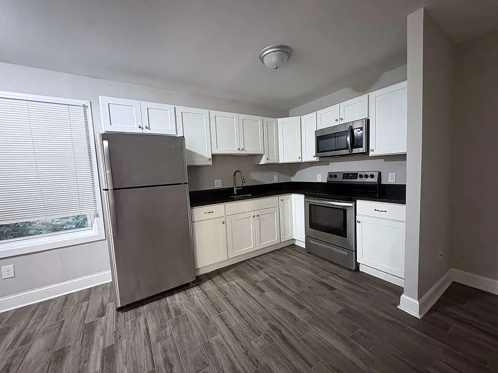 1 bed, $1,400 — Photo 2