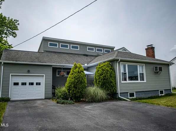 1071 W Loop Rd, Hollidaysburg, PA 16648