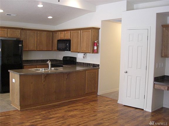 5th image of 810 5th Ave NE
